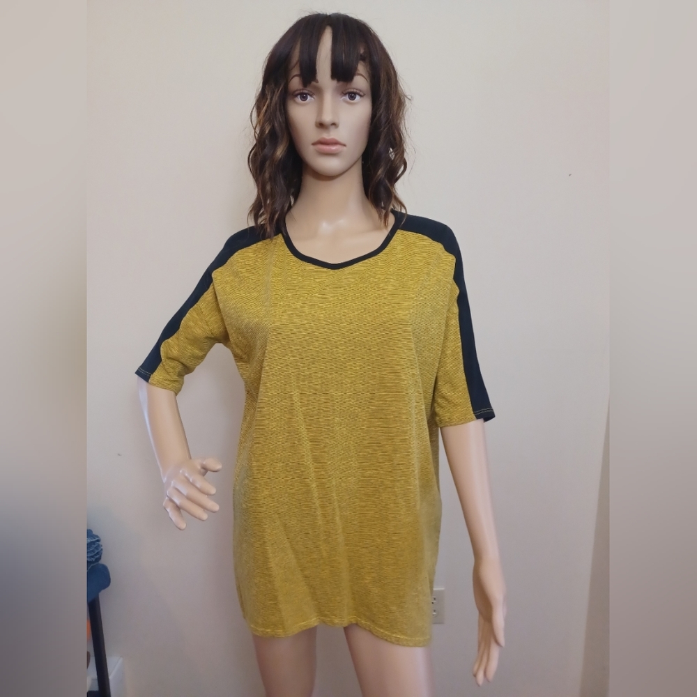 🤍 GUC LuLaRoe Black & Yellow Top Size XS